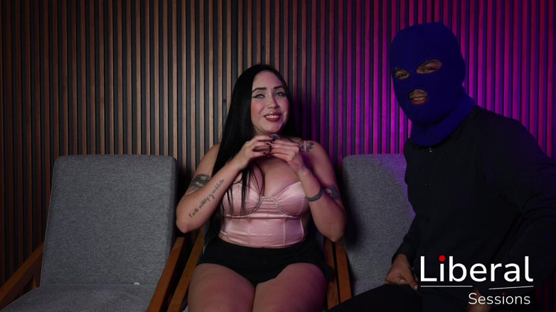 Liberal Sessions: Chica Tetona Hace Su Primer Porno Con Dos Singles Dotados