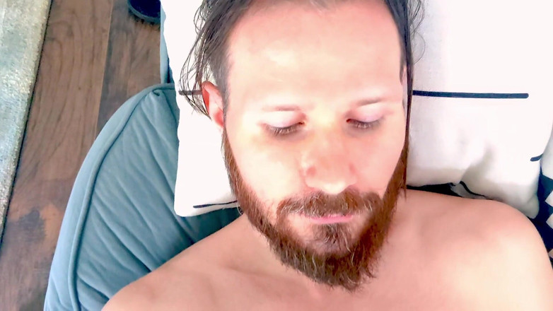 AlbinoAdonis: Video sextingová série by možná potřebovala sundat moje šortky