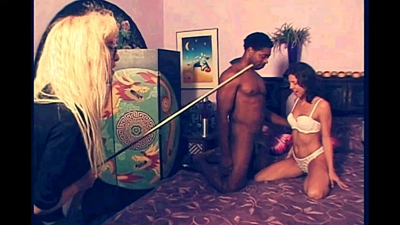 My Dirty Family: Bruna prende un grande cazzo nero profondamente nella sua figa