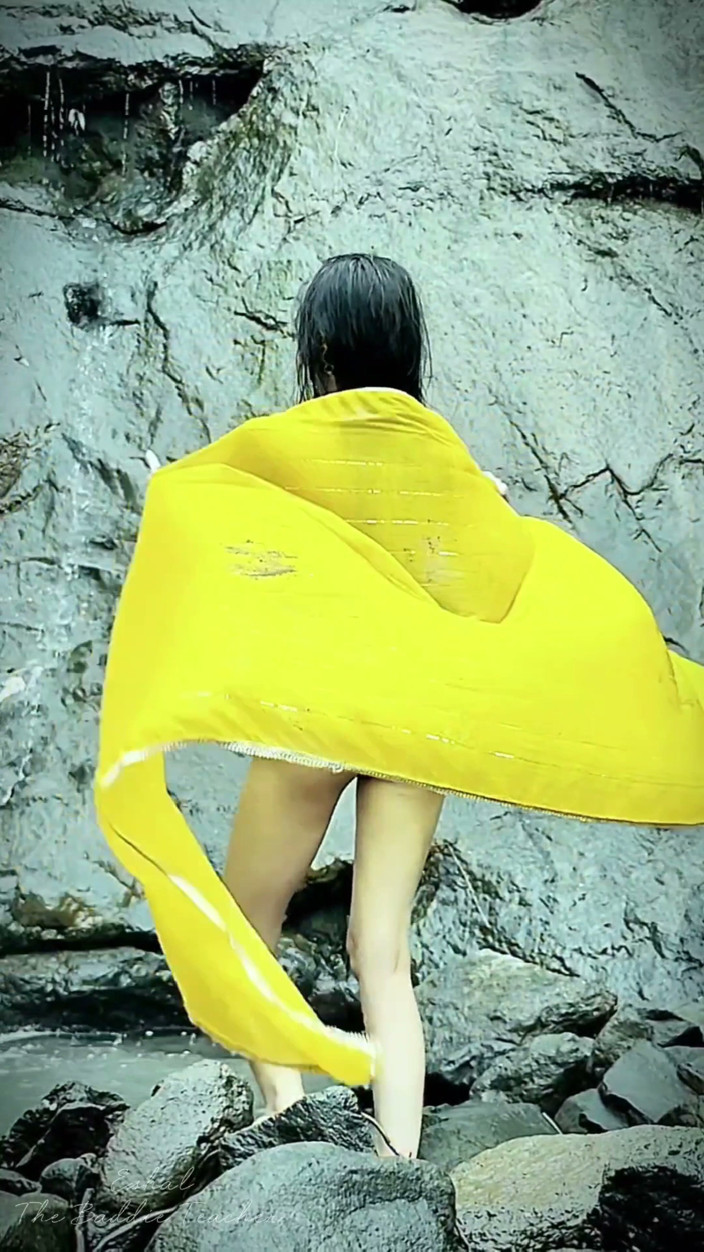 Eshal_Indianbaddie: The Desi Girl From the Street Took off Her Saree...