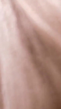 巨乳の女の子は、激しいアナルとマンコの性交をした後、男によって口が精液で満たされます