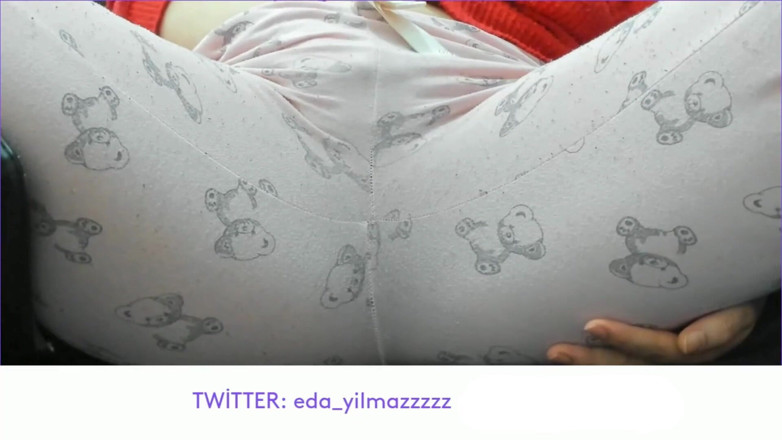 bigass_sexy_bigboobs: Masturbatie in pyjama- poesje strelen in pyjama- Turkse porno
