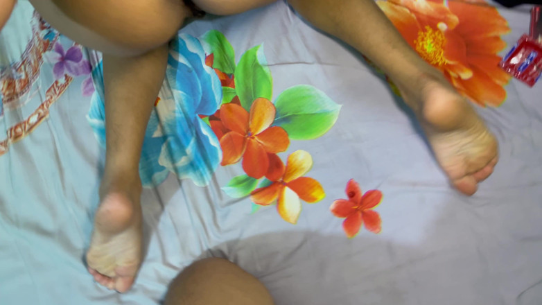 Riya Chowdhury: Bhabhi seksi sedang menunggu saya dan saya mahu mengongkeknya dengan...