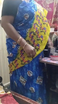 Makcik bertetek besar terdedah Saree