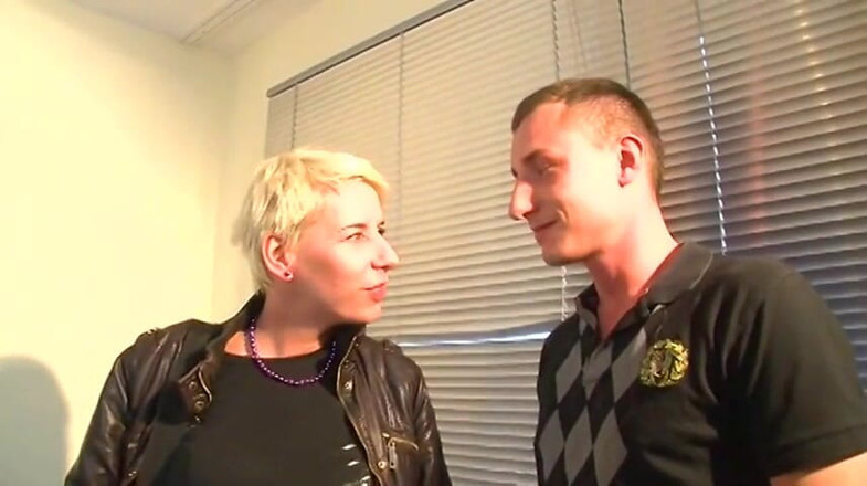 123XXX - 100% Amateurs: Krótkie włosy laska z niesamowitym ciałem zostaje ostro wyruchana