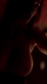 Temné fantazie mé nenasytné manželky Sofie (šukání Draculy) Parte 2