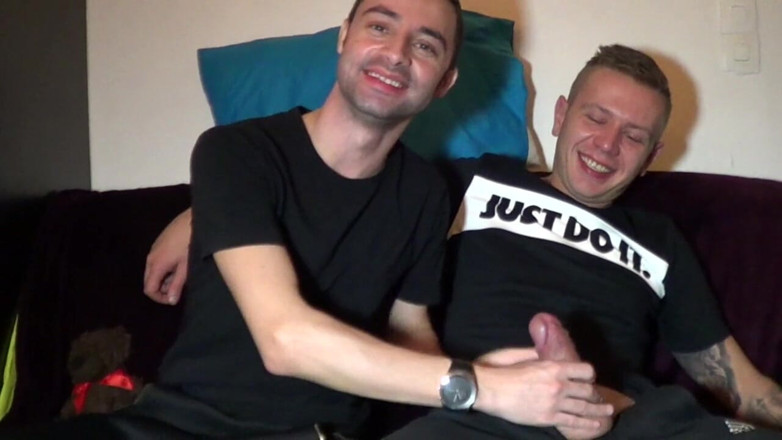 Gaybareback: Puta Kosmin follada a pelo por la polla XXL de...