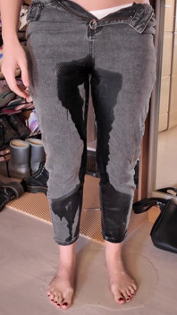 Nikky Peed Right in Her Jeans Without Making It to the Toilet