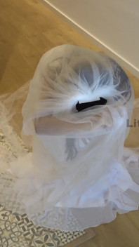 Une mariée vampire taille une pipe et avale du sperme - 4k