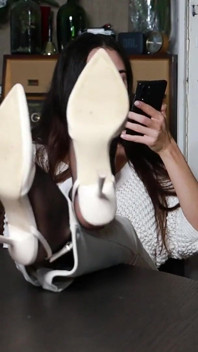 Tălpile elegante din nailon ale lui Kerry și pantofi cu toc înalt