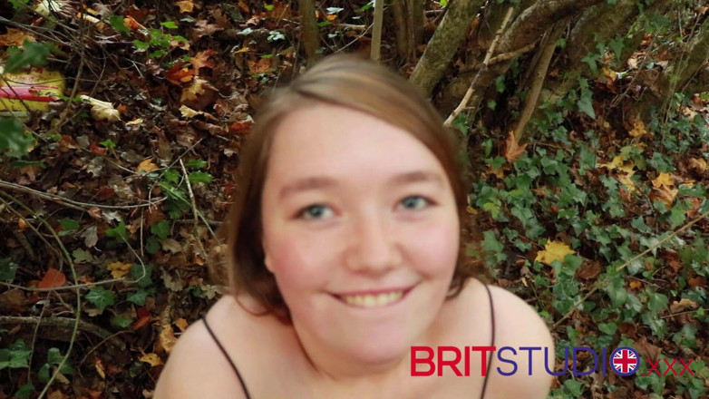 Brit Studio: Une vraie pipe baveuse dans la nature de 18 ans et...