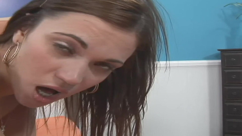 Lesbian Love Movies: Dva přátelé řeknou ano scéně dívky v dívce - lízání, prstění a...