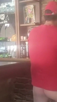 Brunetka milf zostaje zerżnięta od tyłu