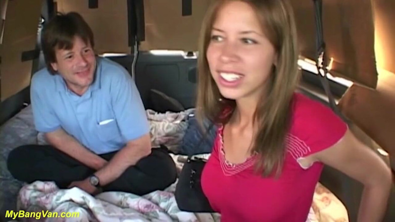 My Bang Van: Prsatá teenagerka vyzvednuta na svůj první bang-van gangbang