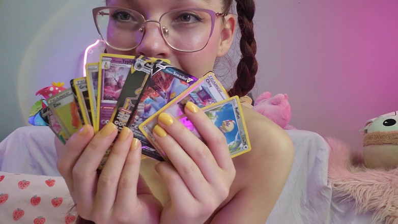 petitesubkitten: Электронная девушка с сиськами и Покмон тянет