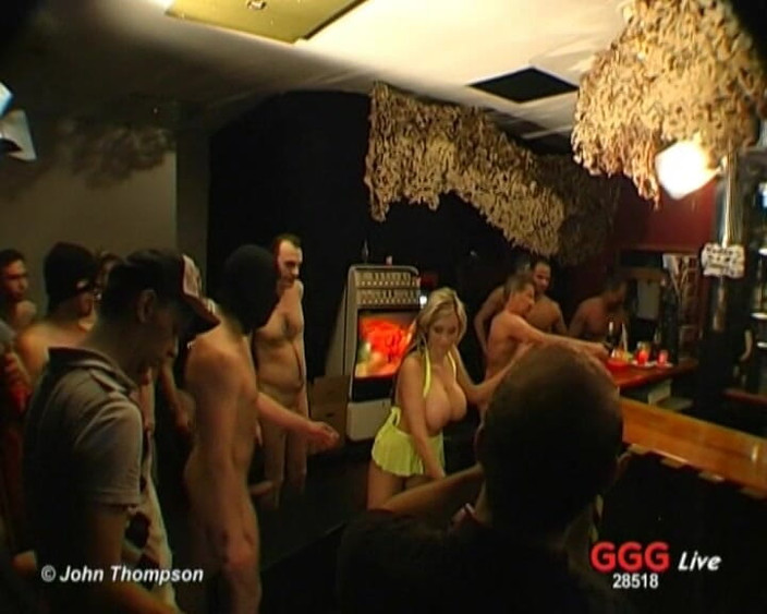 GGG John Thompson Classic Retro: Ggg - Blonde Babe Gangbanged Živě na jevišti