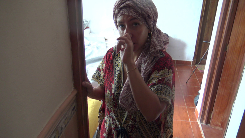 Souzan Halabi: トルコのイスラム教徒の妻は、アメリカの変質者が彼女のドアをノックしてショックを受ける!!