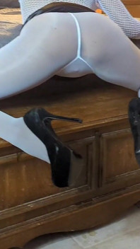 Pantyhose putih dan memek pink dan hitam
