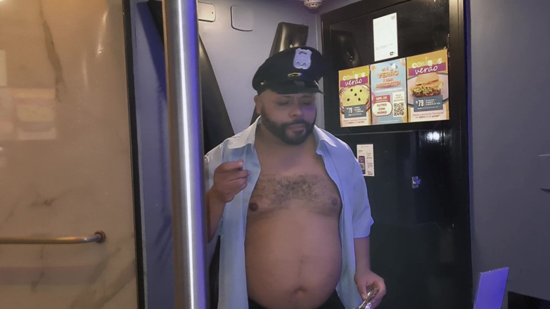 Punchbagplz: Dolce Distrazione - Vacanze Di Pasqua Del Poliziotto Orso