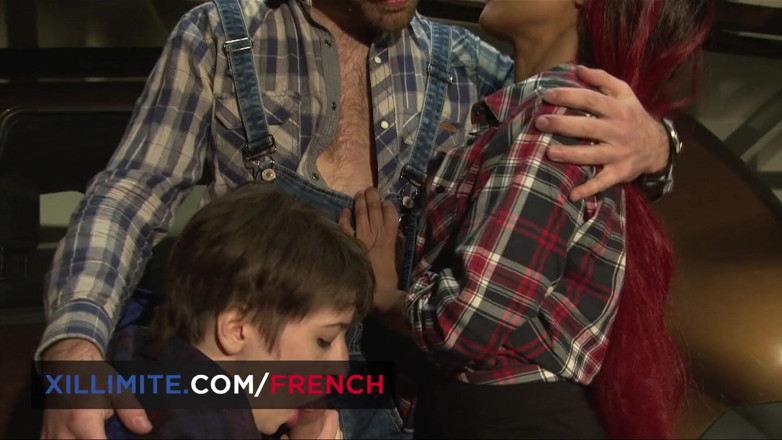 French girls at work: Moly Saint Rose aur shirinna ke saath gairej men hot...