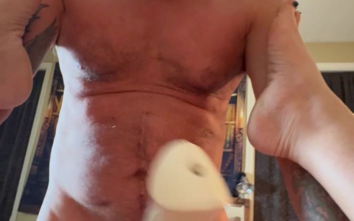 Bonewizzard69: Bonewizzard aanbidt de tenen en voeten van sekskoningin Bonemaiden
