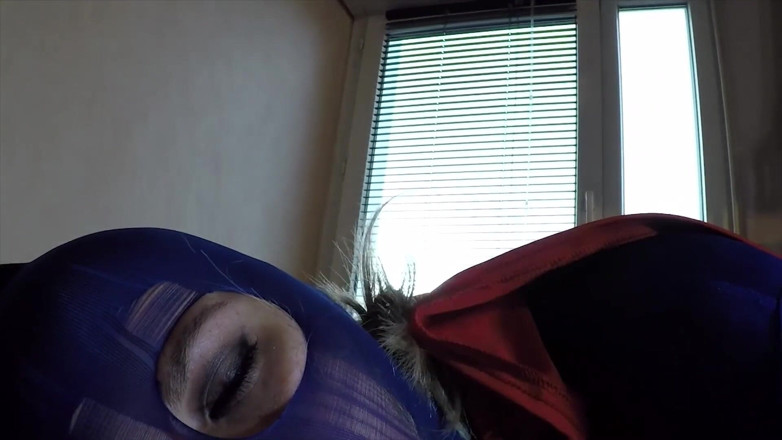 Nylon Xtreme: Supergirl zentai zuigen en neuken