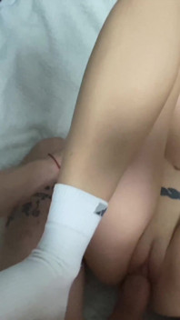 Meio-irmão fodeu sua meia-irmã com meia-calça apertada e gozada na buceta dela