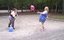 BBW nurse Vicki adventures with friends: Ragazze bbw giocano a due con due palloncini e giocano...