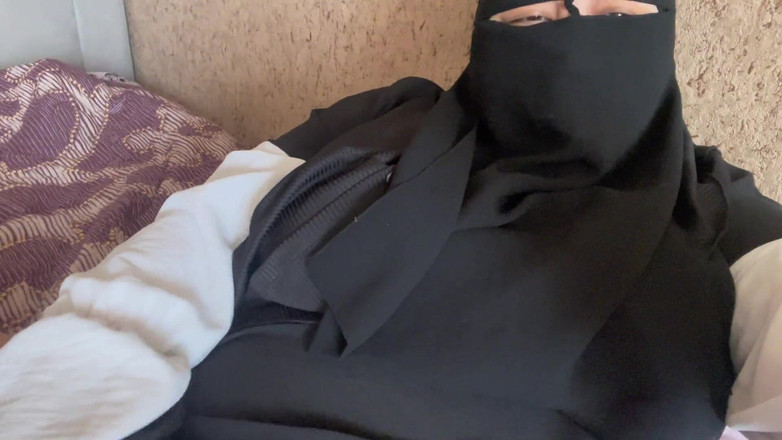 Lux Eva: 보지 자위로 젖어 있는 터키 계모 Halima