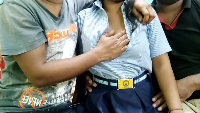 Mumbai Ashu: สองหนุ่มเย็ดกันแรงกับสาวมหาลัย