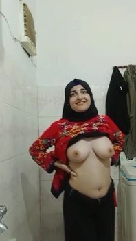 My Czn Showing Her Parts in Hijab