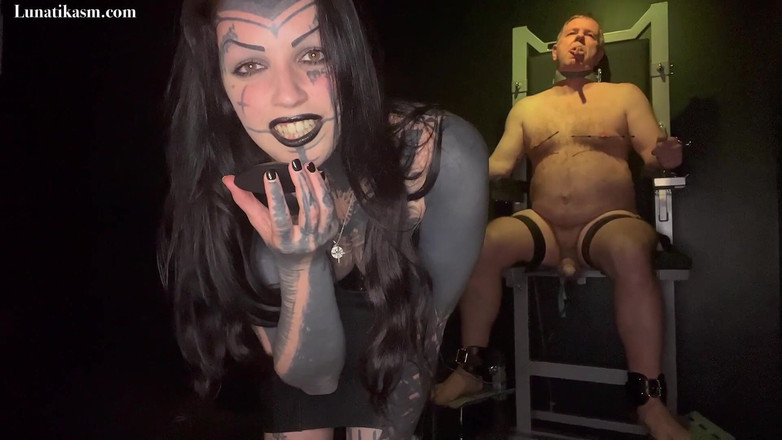 Mistress Lunatika: 私の甘い声で彼に傷つけて、ルナティカ夫人を傷つけて