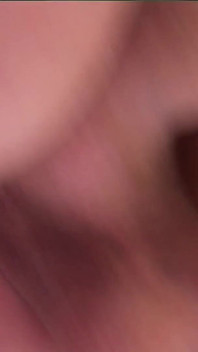 Sexy blonďatá velká prsa milf manželka Karen Kay je vyzvednuta hung hřebcem pro žhavé šukání