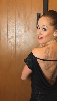 Kiki Devine - sexy striptérka