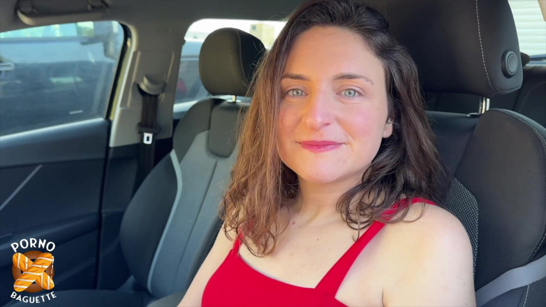 Porno Baguette: Lila, çok güzel, çok azğın bir MILF, iki penisi var ve bundan...