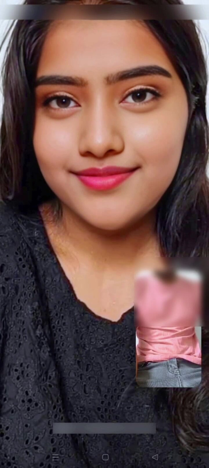 Muscool: Bella ragazza in chat con gli amici di suo marito...
