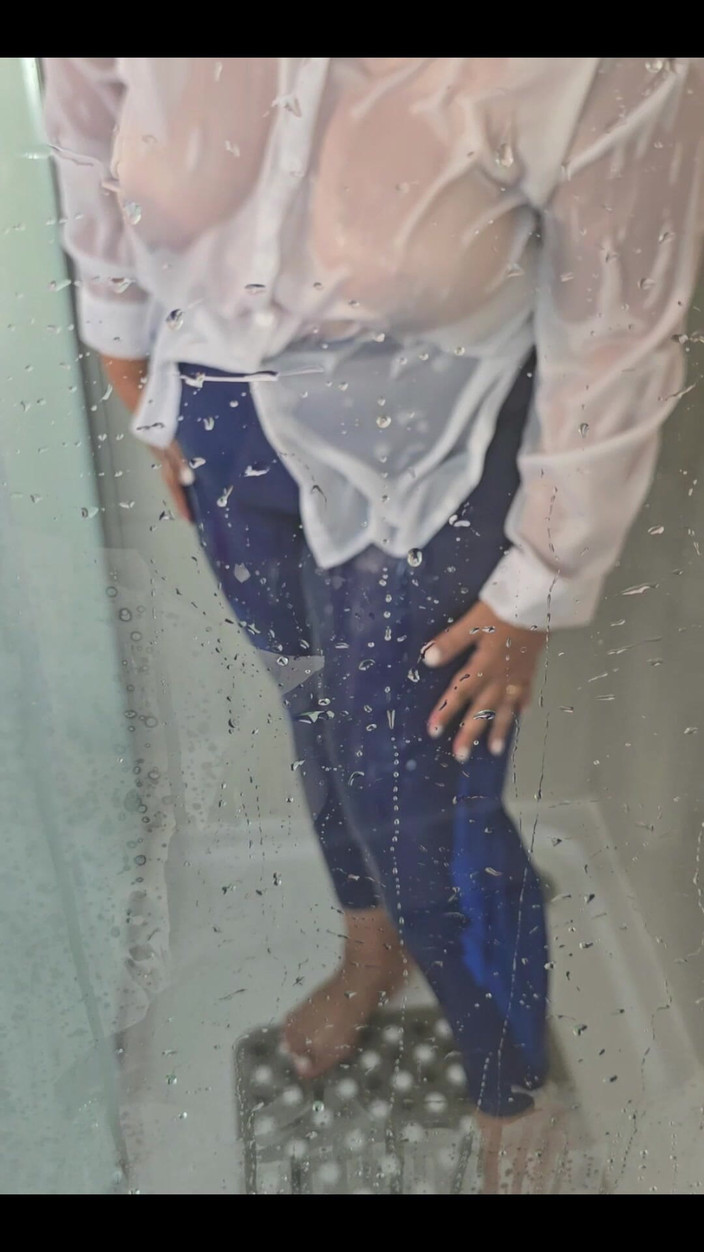 Slutty Ms B: Tóc satin trắng tắm vòi hoa sen