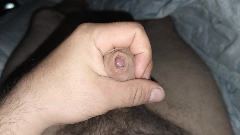 Uhri: Masturbation and Cumshot at the Motel