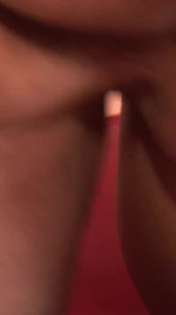 La bionda sexy si diverte sempre perché la sua figa bagnata è sempre alla ricerca di un cazzo