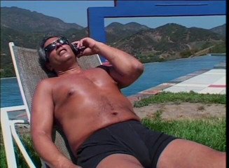 American Idol X: Seksi büyük memeli sarışın bahçede götünü sikiyor