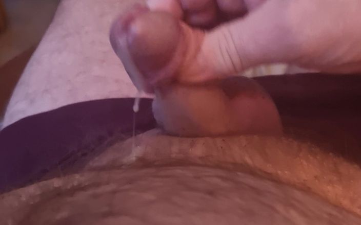 Pellefnatt: Meu amigo adora masturbar seu pau enquanto eu tomo banho