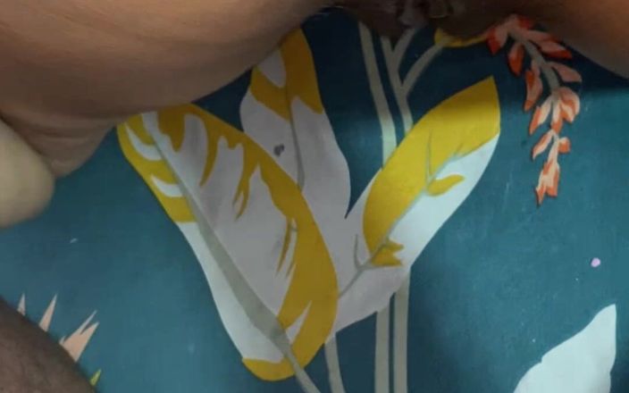 Sexy sonam studio: देवर ने अपनी भाभी को नई साड़ी में बहुत चोदा