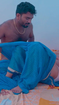 Bhabhi desi bertetek besar menggoda adik ipar nakalnya di atas katil