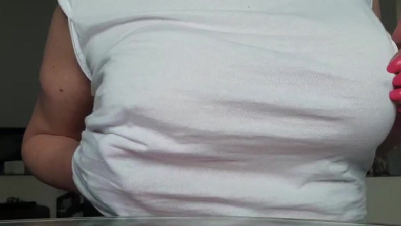 Aqua Pola: Orgasmul sfârcurilor și următoarea răcire de umezirea tricou