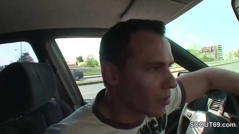 Full porn collection: Два паренька снимают юную автостопщицу и трахают ее на автобусной остановке