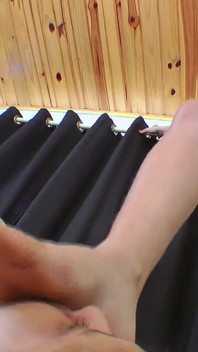 Karate feet ต่อสู้เลสเบี้ยน - สัมผัสเท้าสาวร่านเซ็กซี่ของกู