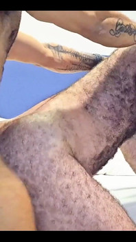 É assim que você fode uma bunda muito peluda