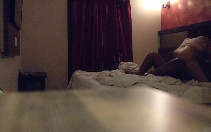 Trisha Hotness: Cam2_ lagi asik ngentot kontol besar sambil pakai kontol besar