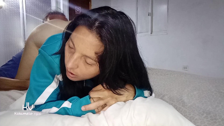 KarameloVzla: Enteada prostituta espera com sua bunda em pé para seu...