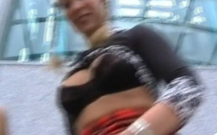 Deutsche Frauen: Gadis remaja jerman berbagi kontol besar di seks threesome